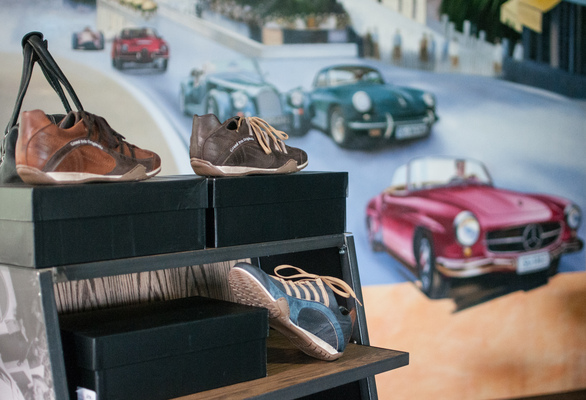 Goodtimer Oldtimer Zentrum Ostschweiz - Schuhe können auch gekauft werden