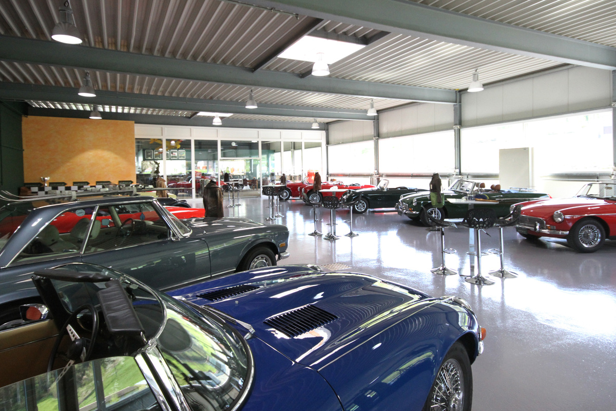 Goodtimer Oldtimer Zentrum Ostschweiz - offener E-Type V12 oder Pagode mit Skiträgern gefällig