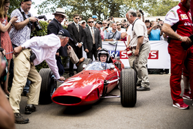 Goodwood Festival of Speed 2014 - Ferrari 158 (1964) - mit John Surtees am Steuer Goodwood Festival of Speed 2014 - Ferrari 158 (1964) - mit John Surtees am Steuer