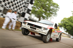 Goodwood Festival of Speed 2014 - Mitsubishi Pajero T3 Prototype (2000) - Christophe Vaison am Lenkrad des Wüstenrenners (2000)