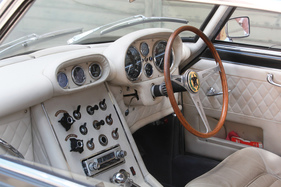 Gordon Keeble GT (1964) - stilvolles Interieur mit vielen Anzeigen - V8- und I6-Hybrid-Treffen Kemptthal 2020