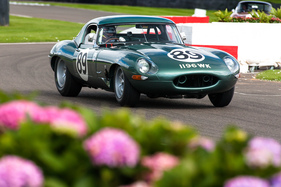 Gordon Shedden und Chris Ward gewannen auf Jaguar E-Type (1963) - Royal Automobile Club TT Celebration (RAC TT) - Goodwood Revival 2015