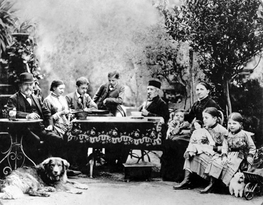 Bild: Gottlieb Daimler mit seiner Familie um 1885