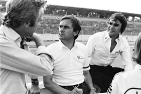Grandiose Idee - Mit Max Mosley und Bernie Ecclestone handelt Neerpasch 1979 den Auftritt der Procar-Serie mit identischen 500-PS-MI im Rahmenprogramm der europäischen Formel-I-Rennen aus.