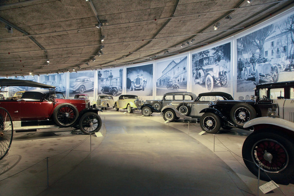 Grau- und Pastelltöne überwiegen - Sonderschau "Mercedes-Benz" im Pantheon Basel 2020/2021