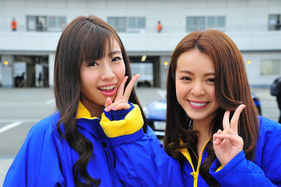 Grid Girls in der Boxengasse bei der Fuji Wonderland FES 2017 Veranstaltung
