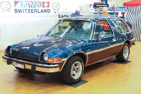 Grosser Clubstand des AMC-Clubs - AMC Pacer Station Wagon - Oldtimer- und Teilemarkt Fribourg 2019