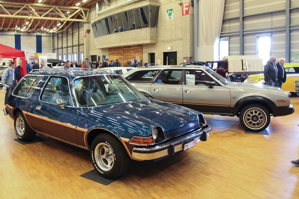 Grosser Clubstand des AMC-Clubs - AMC Pacer Station Wagon und Eagle - Oldtimer- und Teilemarkt Fribourg 2019