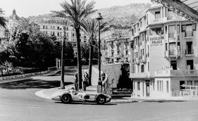 Grosser Preis von Monaco (Europa) am 22. Mai 1955 - vor seinem schweren Unfall, Hans Herrmann auf Mercedes-Benz Formel-1-Rennwagen W 196 R