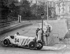 Grosser Preis von Monaco am 14. April 1929 - Rudolf Caracciola auf Mercedes-Benz Typ SSK in der Bahnhofskurve