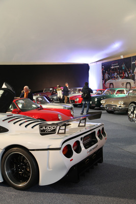 Grosses Angebotsspektrum in Gstaad, z.B. Neoklassiker Mosler MT900 oder Chevrolet Corvette C1 - Versteigerung Oldtimer Galerie Gstaad 2018