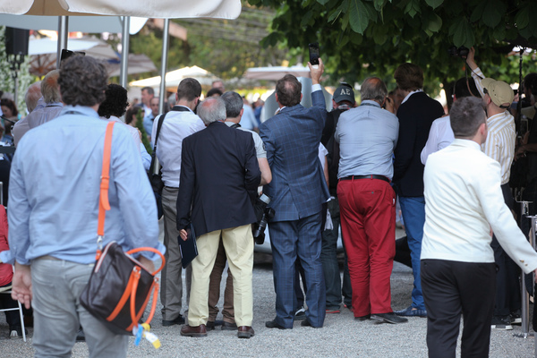 Grosses Gedränge und wenig Durchsicht bei der Preisvergabe selbst für Pressefotografen - Concorso d'Eleganza Villa d'Este 2017