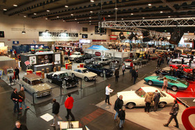 Grosszügig angelegte Gänge machen das Flanieren zum Vergnügen (Bremen Classic Motorshow 2018)