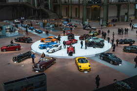 Grosszügige Ausstellung der Autos während der Vorbesichtigung im Grand Palais- - Bonhams Paris 2025