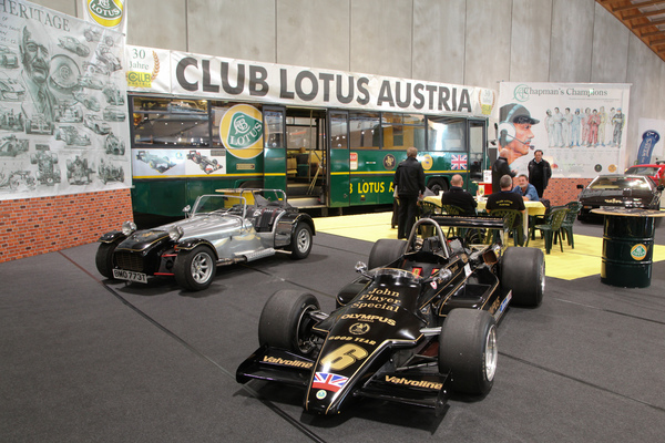Grosszügiger Stand des Lotus Club Austria, mit S7, Esprit und F1 - Classic Expo Salzburg 2019