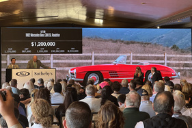 Bild Günstiger als der Flügeltürer, der teurere von zwei 300 SL Roadstern - RM Sotheby's Arizona Versteigerung 2025