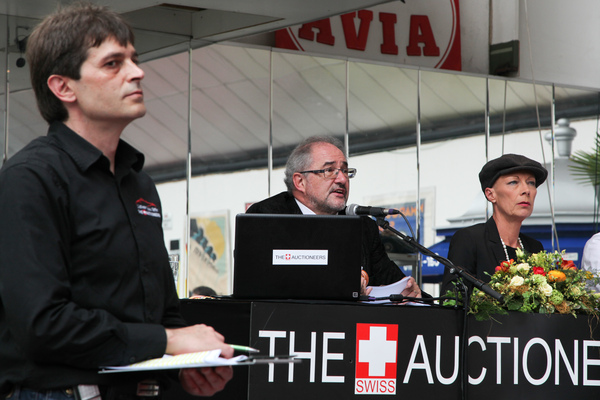 "Günstiger wird es nicht mehr" - an der Versteigerung der Oldtimer Galerie am 23. April 2016 in Toffen