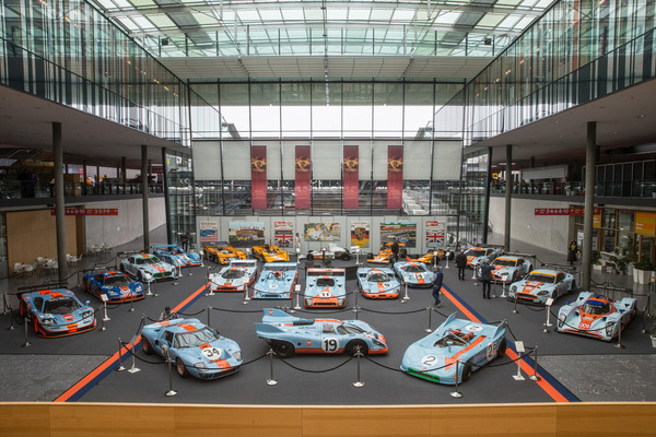 Gulf-Ausstellung im Atrium "ROFGO Collection" - 21 Autos im Atrium - Retro Classics Stuttgart 2020