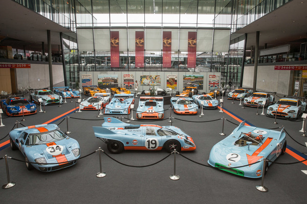 Gulf-Ausstellung im Atrium "ROFGO Collection" - im Zentrum der Porsche 917 K - Retro Classics Stuttgart 2020