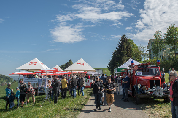 Bild Gut besuchte Imbissbuden, das Bier wurde aus dem Heck von alten Feuerwehrautos gezapft - Impressionen vom GP Mutschellen 2018
