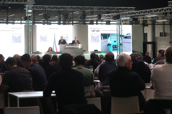 Gut besuchte Versteigerung, einiges Interesse an den Autos - Bonhams Versteigerung "Les Grandes Marques du Monde à Paris" 2024