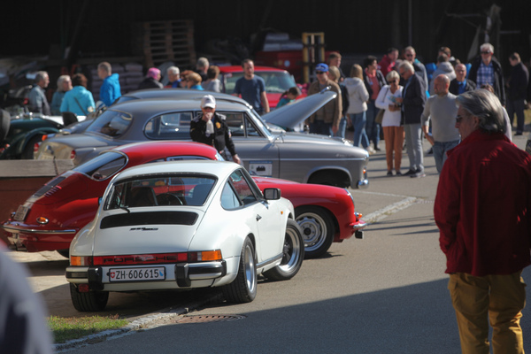 Bild Gut besuchtes Fahrerlager im Dorf Opfertshofen - Memorial Bergrennen Opfertshofen "Rendezvous am Kleinen Klausen" 2021
