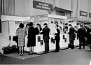 Gut frequentierter Stand der Automobil Revue - Genfer Autosalon 1967