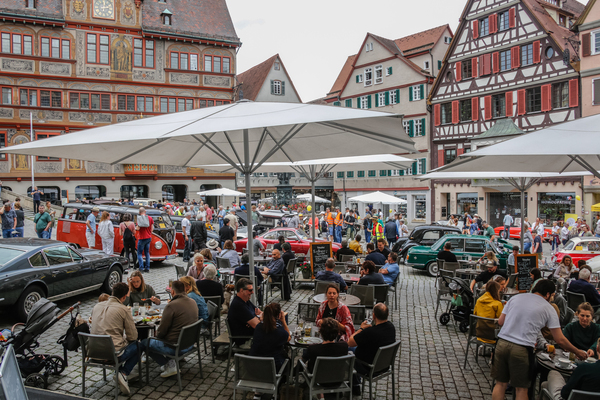 Gut gefüllter Marktplatz – Tübingen-Classic 2023