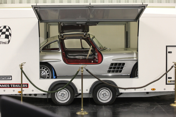 Gut versteckt - der einzige Mercedes-Benz 300 SL Flügeltürer auf der Messe - Retro Classics Bavaria 2019