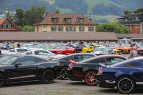 Gut, wenn man eine auffällige Lackierung hat. Marke und Modell würden im Zweifelsall nicht ausreichen, um sein Auto wiederzufinden - 8. Mustang & Shelby Meeting 2024 Gut, wenn man eine auffällige Lackierung hat. Marke und Modell würden im Zweifelsall nicht ausreichen, um sein Auto wiederzufinden - 8. Mustang & Shelby Meeting 2024
