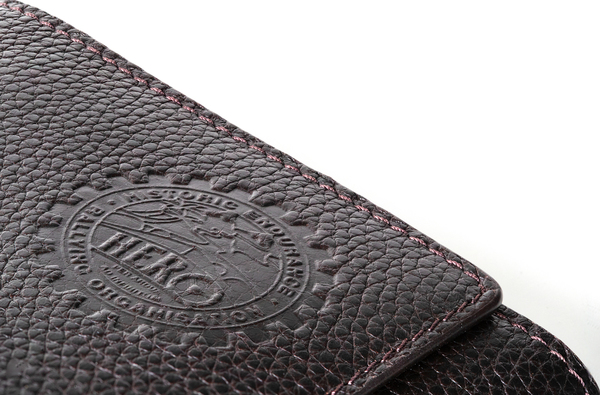 HERO-ERA Uhr der Schweizer Manufaktur Alatron - Geprägtes Leder