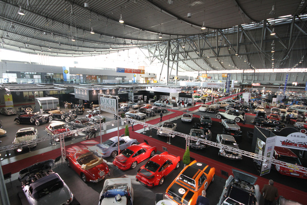 Bild Halle 1 - edle Klassiker, so weit das Auge reicht - Retro Classics Stuttgart 2014