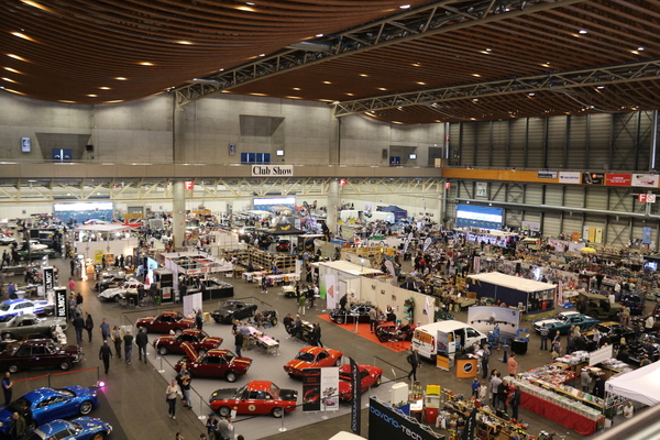 Halle 1 in der Übersicht - Oldtimer- und Teilemarkt Fribourg 2019