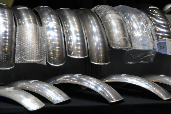 Handwerk hat goldenen Boden - Kotflügel in Reih' und Glied - Bremen Classic Motorshow 2019