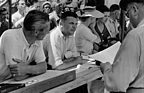 Hans Geier, Alice Caracciola und Alfred Neubauer an der Zeitnahmestelle - Coppa Acerbo (1937)