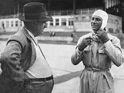 Hans Geier im Gespräch mit Alfred Neubauer - Grosser Preis von Deutschland auf dem Nürburgring (1934)