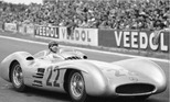 Hans Herrmann auf Mercedes-Benz Stromlinien-Rennwagen W196 im Jahre 1954