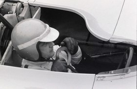 Hans Herrmann auf Porsche 908/3 am Nürburgring