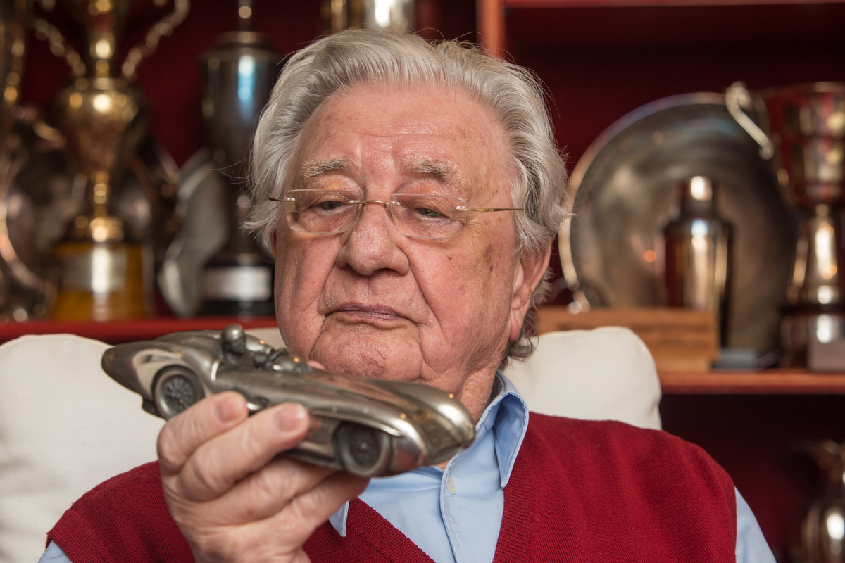 Hans Herrmann and a model of the Mercedes-Benz W196