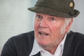 Hans Heyer beim Interview