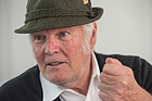 Hans Heyer beim Interview