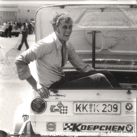 Hans-Joachim Stuck in seinem Koepchen-BMW 2002 (1969)