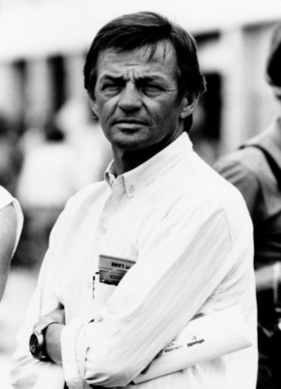 Hans Mezger mit kritischem Blick