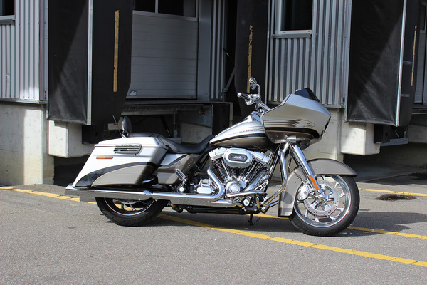 Bild: Harley-Davidson FLTRSE3 CVO Road Glide (2009) - als Lot 04 an der Versteigerung der Oldtimer Galerie auf dem Dolder am 16. Juni 2018