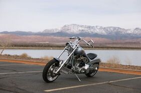 Harley-Davidson Softail “Blue Steel” ex Johnny Hallyday (1990) - als Lot 143 an der Artcurial-Versteigerung "Garden Party In Saint-Tropez" 2025