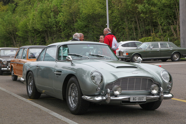 Image: Has James Bond been by? The license plate on the Aston Martin would almost imply it - classic car meeting 50 years highway service area Würenlos 2022