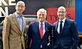 Hatten Spass an den Schätzen des AutoMuseums - Paolo Tumminelli, Giorgio Giugiaro und Klaus Bischoff Hatten Spass an den Schätzen des AutoMuseums - Paolo Tumminelli, Giorgio Giugiaro und Klaus Bischoff