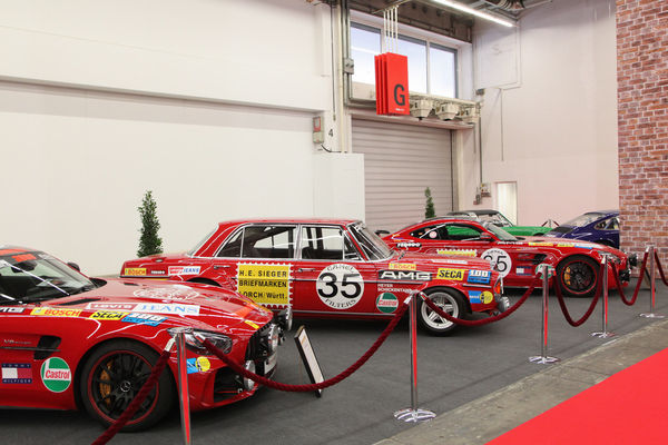 Hauptsache Rot! Mercedes-Benz 300 SEL 6.9 "Rote Sau" inmitten anderer roter Mercedes-Automobile - IAA Heritage by Motorworld 2019