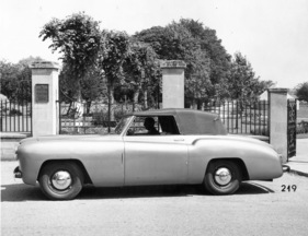 Healey Sportsmobile (1949) - der offene Wagen mit geschlossenem Verdeck