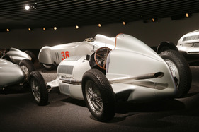 Heckansicht eines Vorkriegs-Silberpfeiles -  Mercedes Benz W25